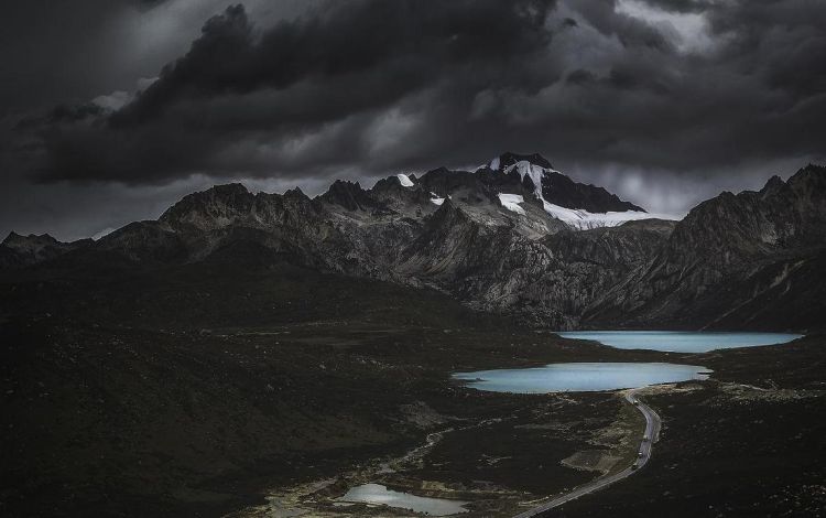 黑云翻墨未遮山的下一句,黑云翻墨未遮山 白雨跳珠乱入船图4