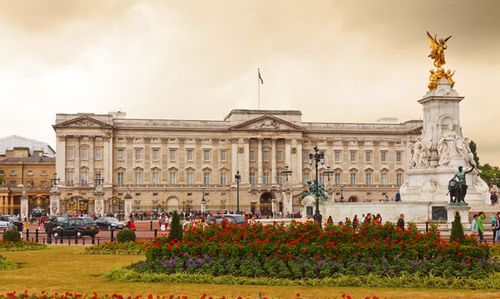 白金汉宫在哪里,英国女王住在哪里图2